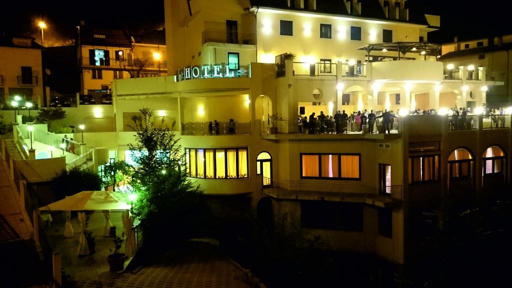 Hotel Sette E Mezzo 카스텔루치오 수페리오레 외부 사진