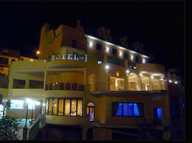 Hotel Sette E Mezzo 카스텔루치오 수페리오레 외부 사진