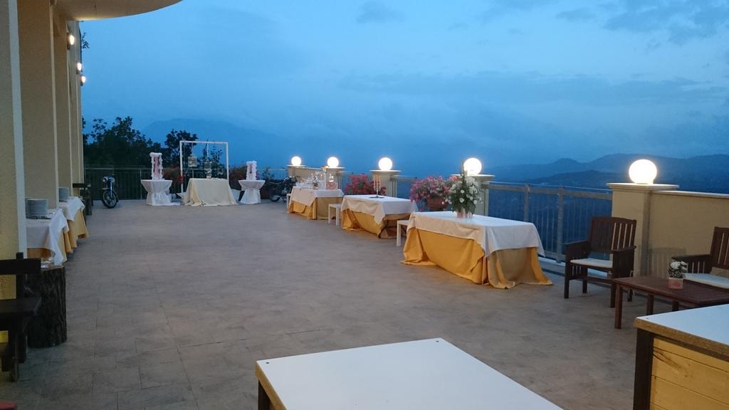 Hotel Sette E Mezzo 카스텔루치오 수페리오레 외부 사진