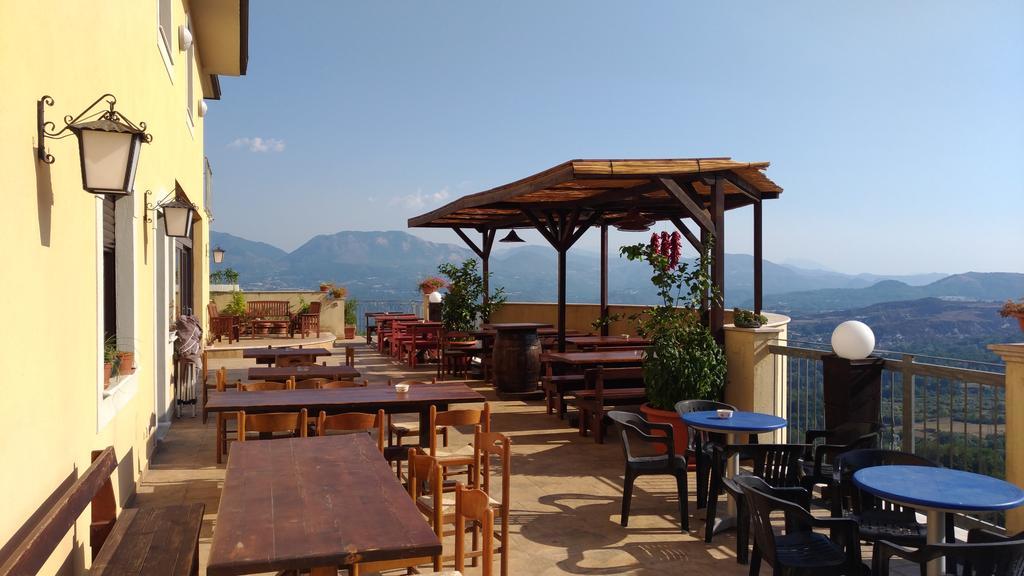 Hotel Sette E Mezzo 카스텔루치오 수페리오레 외부 사진