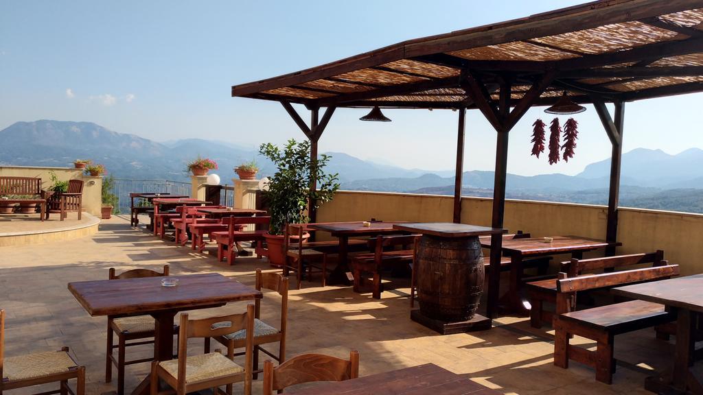 Hotel Sette E Mezzo 카스텔루치오 수페리오레 외부 사진