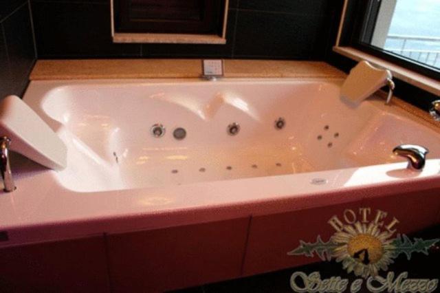 Hotel Sette E Mezzo 카스텔루치오 수페리오레 외부 사진
